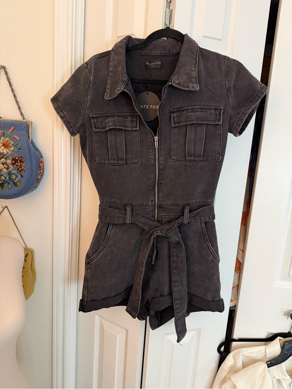 White Fox Boutique Black Short Sleeve Zip Front Utility Romper NWT Size Small - Picture 2 of 9
